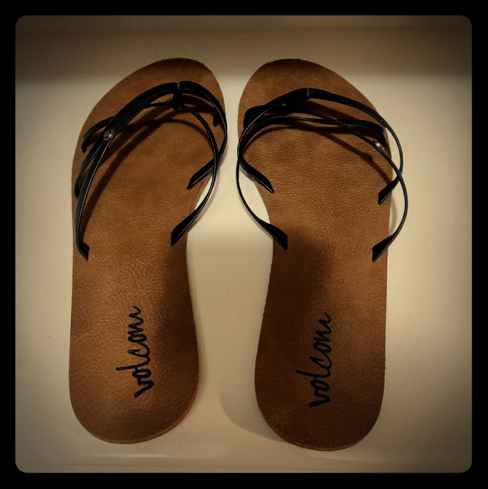 Volcom black double strap flip flop size 8